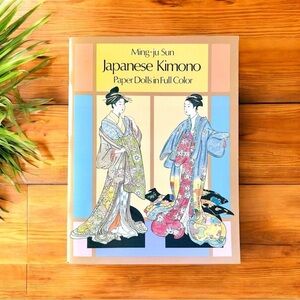 Kabuki Costumes Paper Dolls by Ming-Ju Sun - Dover Publications (1996)